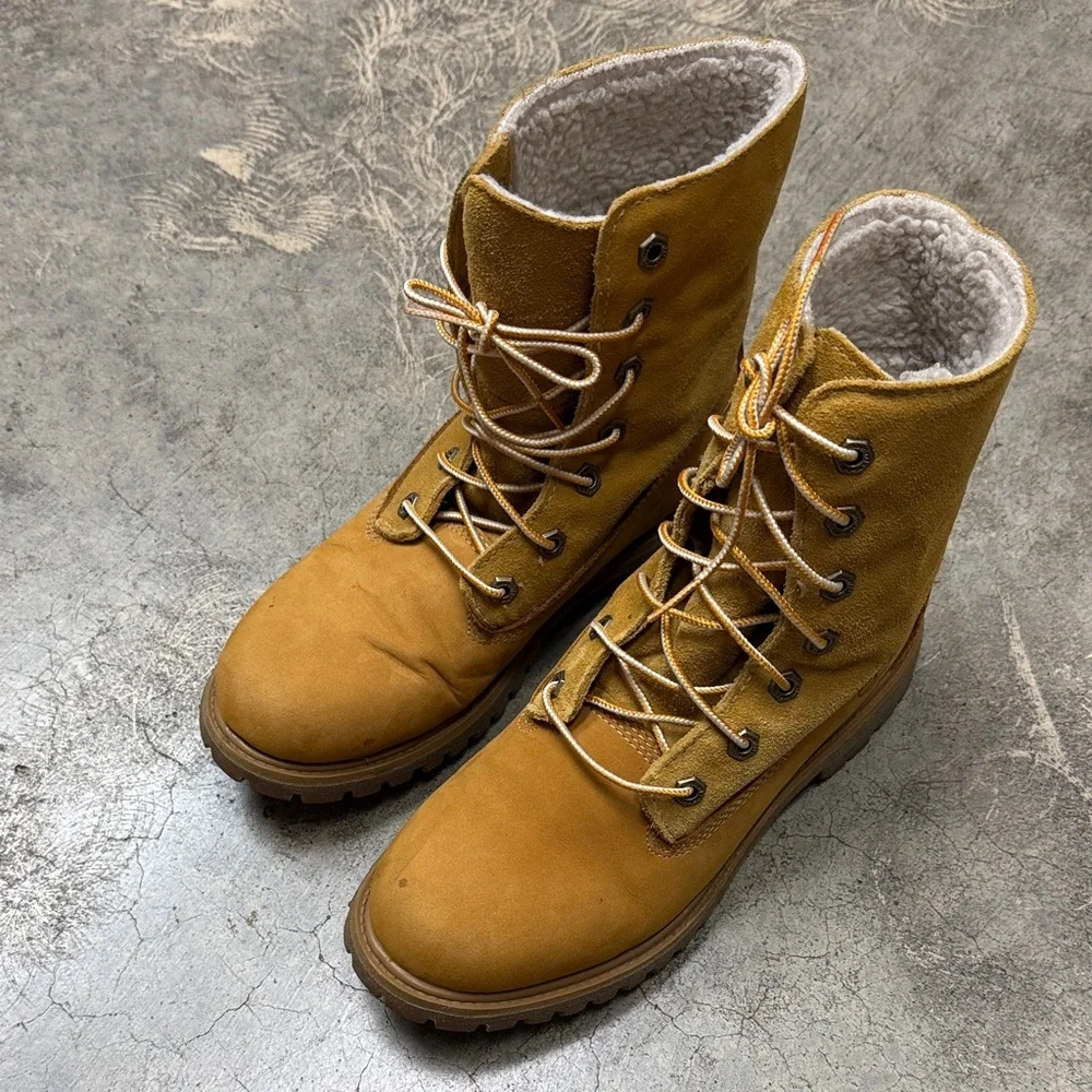 Timberland Authentics Teddy Fleece Boots in wheat nubuck leather